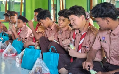 Santunan untuk Siswa Siswi SMP Negeri 1 Banyakan: Wujud Kepedulian dan Kebersamaan